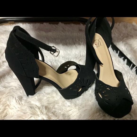 Heels - Picture 2 of 3